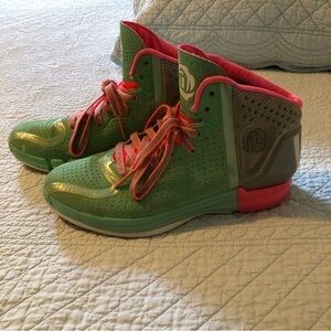 Adidas D Rose 4 Restomod Prism Mint high top athletic shoe.Men’s size 8 1/2.